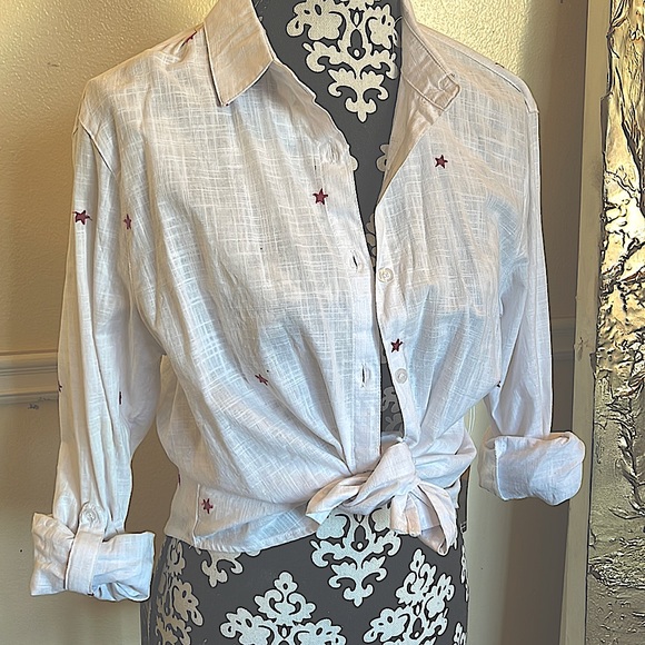 Red star Linen button down - Picture 1 of 3